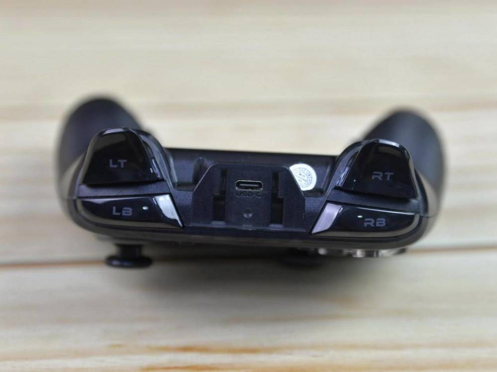 内置6轴陀螺仪,三模多平台支持,盖世小鸡t4pro游戏手柄