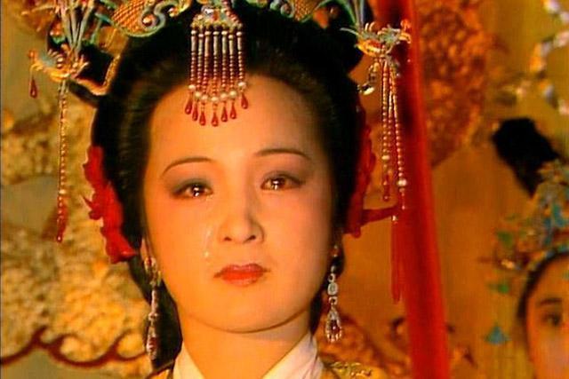 贾府|贾府抄家是因为谋反？别逗了，谁家谋反带这帮傻瓜玩