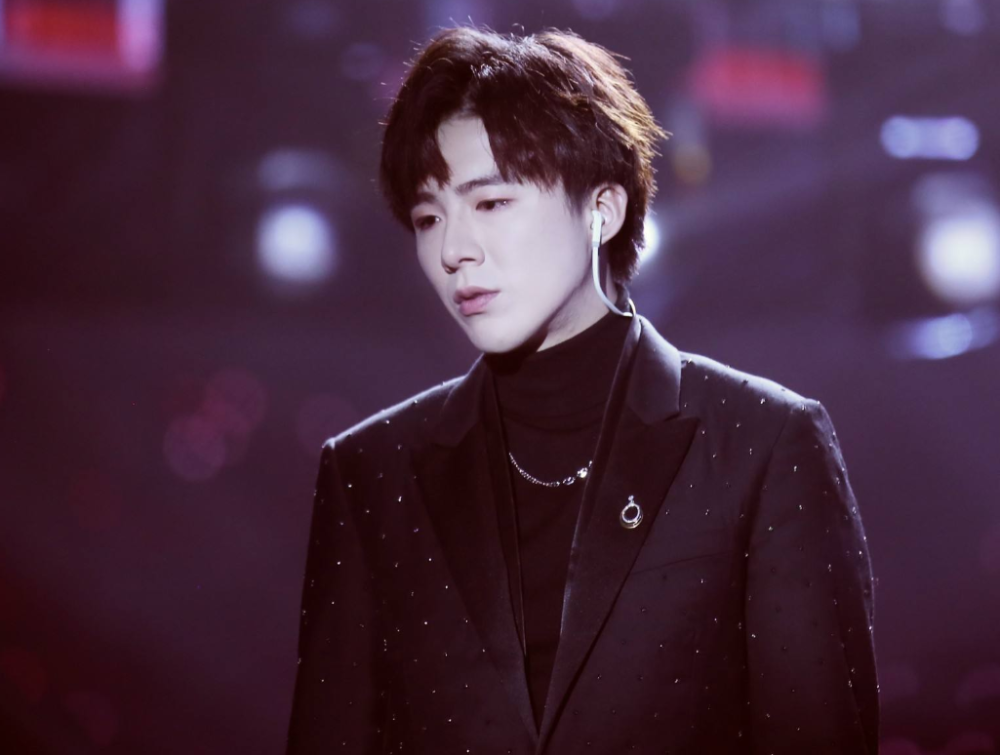 刘宇宁|刘宇宁对《极挑》摘雪莲花一事道歉，解释称：雪莲是节目组道具