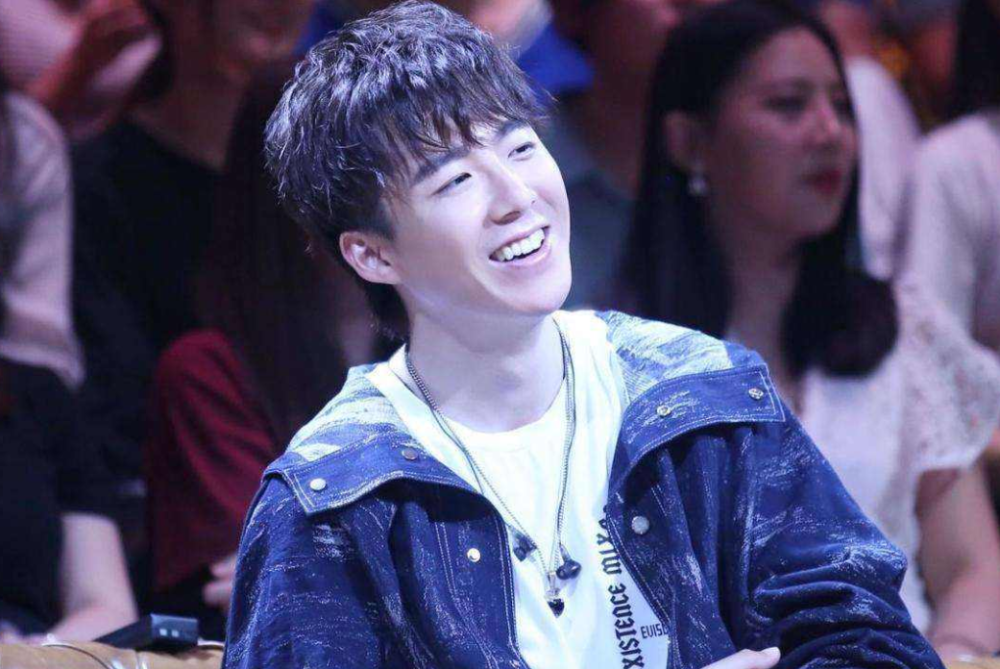 刘宇宁|刘宇宁对《极挑》摘雪莲花一事道歉，解释称：雪莲是节目组道具