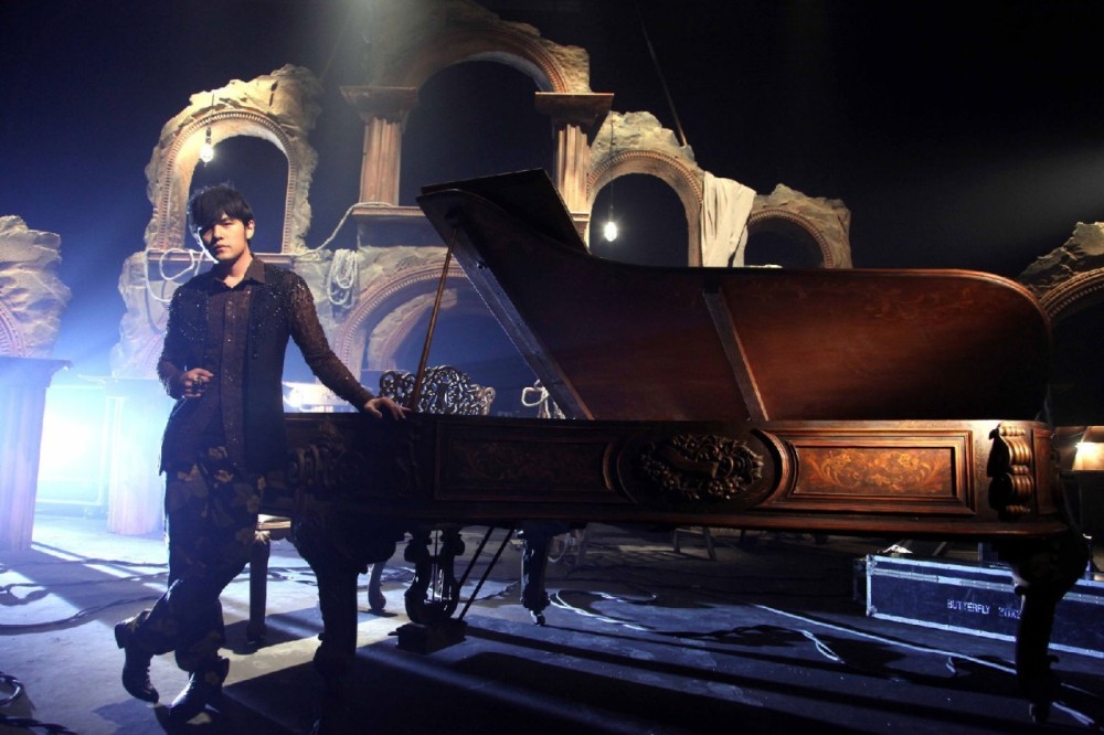 周杰伦回应弹琴扰民我家没邻居曾年入过亿花66亿买豪宅