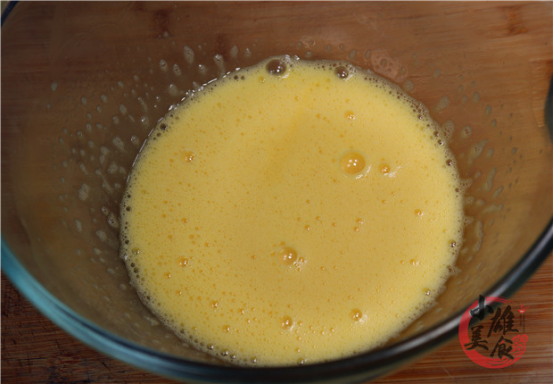 把鸡蛋放油锅里炸它是一道有名的小吃还不知道可惜了真香