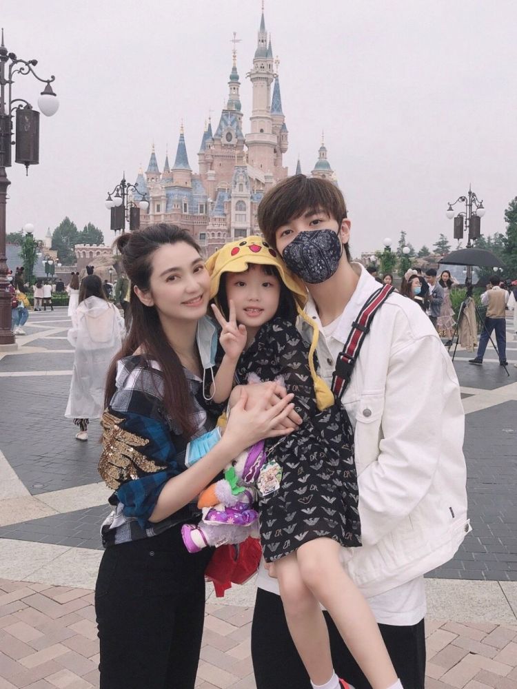 洪欣|洪欣和儿女故地重游，张镐濂博文引人深思，父母婚姻状态呼之欲出