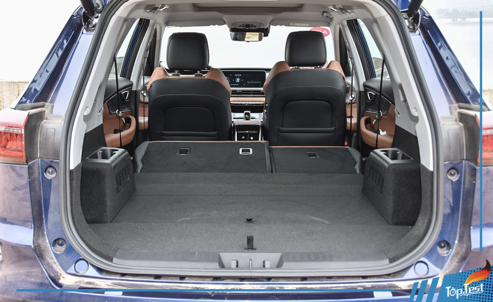 拿出新旗舰的姿态 试驾奇瑞瑞虎8 plus