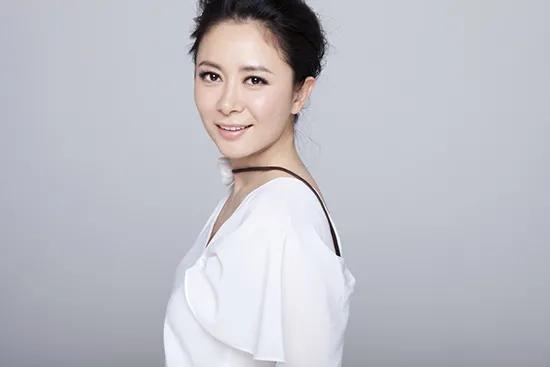 白发魔女主演都怎么样了慕容冲跨界当校长何萼华自杀离世