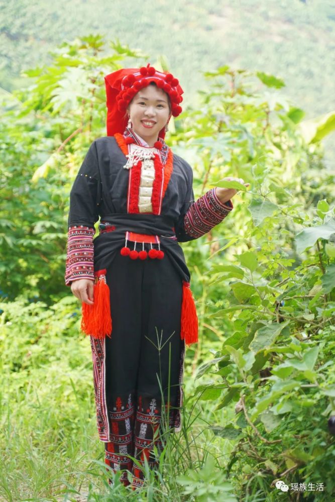 唯美组图绚丽的瑶族服饰美丽的瑶族姑娘