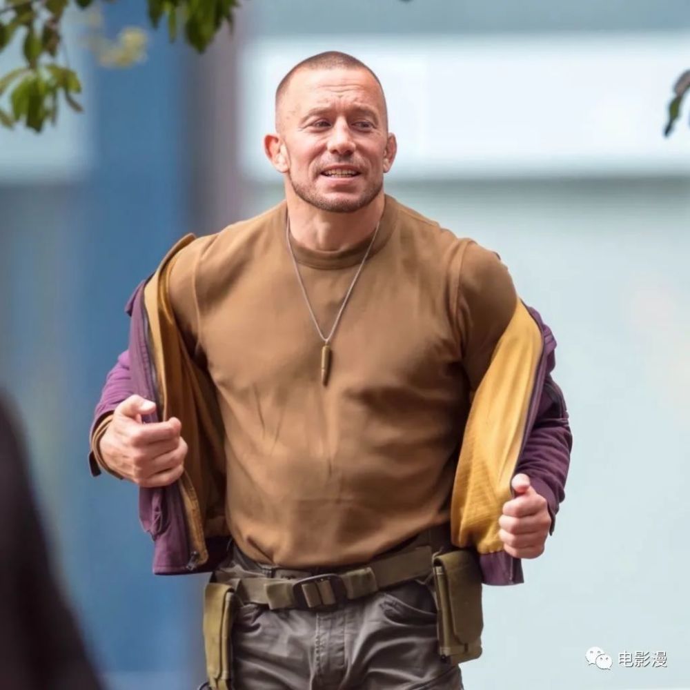 该目击者是这样描述他看到的场面的:"乔治(·圣皮埃尔)和戴斯蒙(·詹)