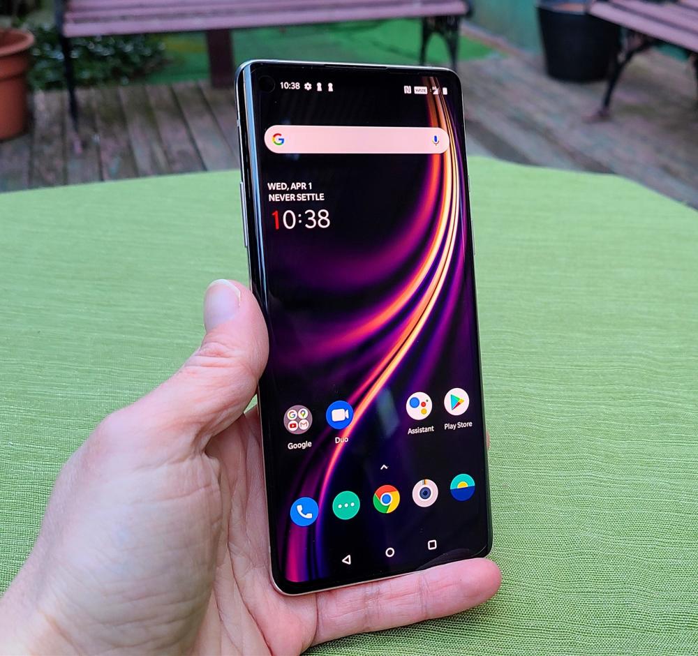 "压轴机皇"一加8t真机曝光:搭载屏下镜头!瀑布曲屏来了_腾讯新闻