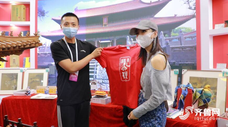 曲阜市|文化创意深度融合 文博会上曲阜展厅特色产品让人“眼前一亮”