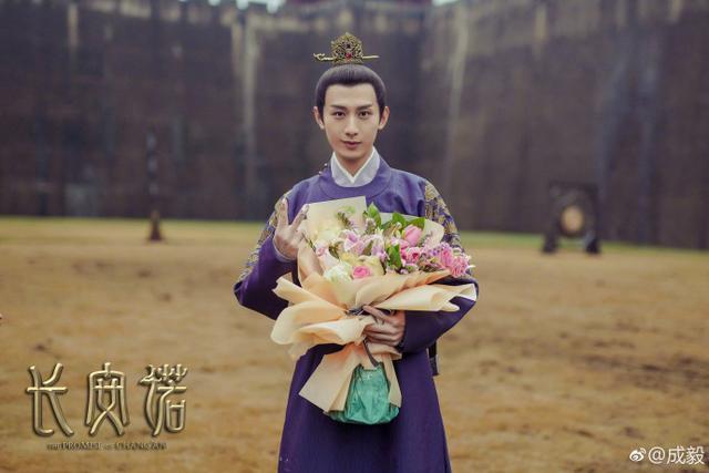 成毅|成毅因拆CP翻车，片场跟导演吵架视频被扒，激动怒指对方险动手