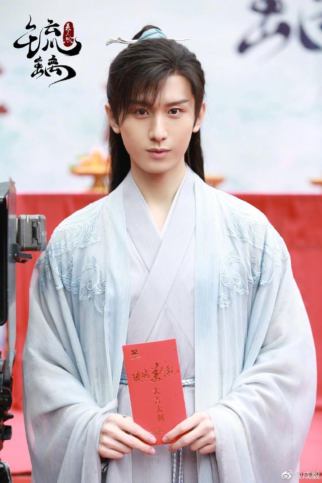 成毅|成毅因拆CP翻车，片场跟导演吵架视频被扒，激动怒指对方险动手