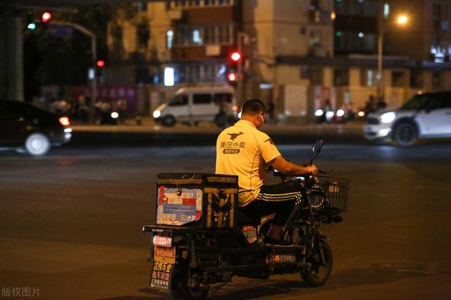 几百万美团骑手每天工作15小时收入才200多说明了什么