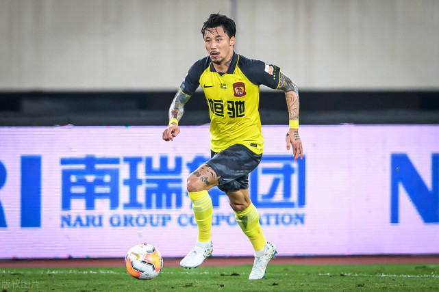 宁愿用足校的小球员也不用他刘奕鸣恒大生涯或将提前结束