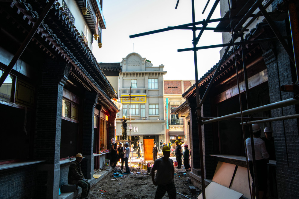 有近400年历史的沈阳中街,是中国较早开发的商业步行街,见证了沈阳