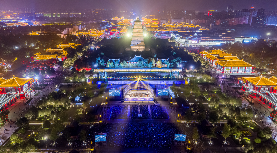 西安交响乐团|西安再一次用户外公演，向世界展示了文明古都的能量！