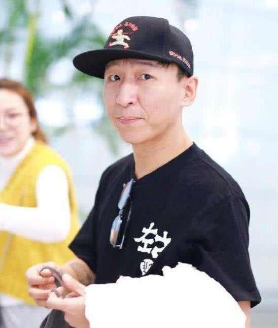 白百何|陈羽凡约会小女友露啤酒肚，离开白百何，终究活成了幸福的路人