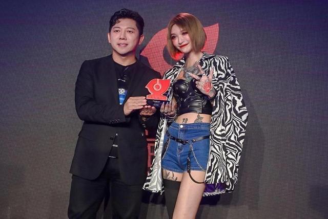 白百何|陈羽凡约会小女友露啤酒肚，离开白百何，终究活成了幸福的路人