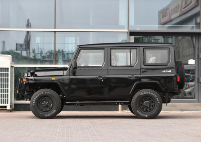 当212吉普车装上路虎卫士的车顶,爱恨就在