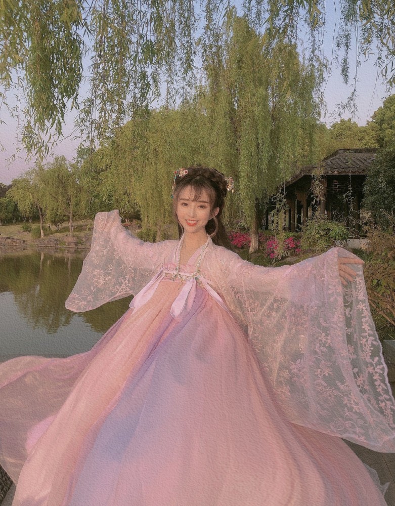 国粹的复兴及传承,爆红的汉服社社长辛九儿_腾讯新闻