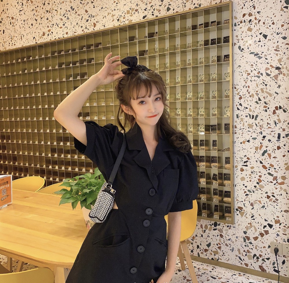 九儿是重庆的一个平面模特,半年的时间里,辛九儿从