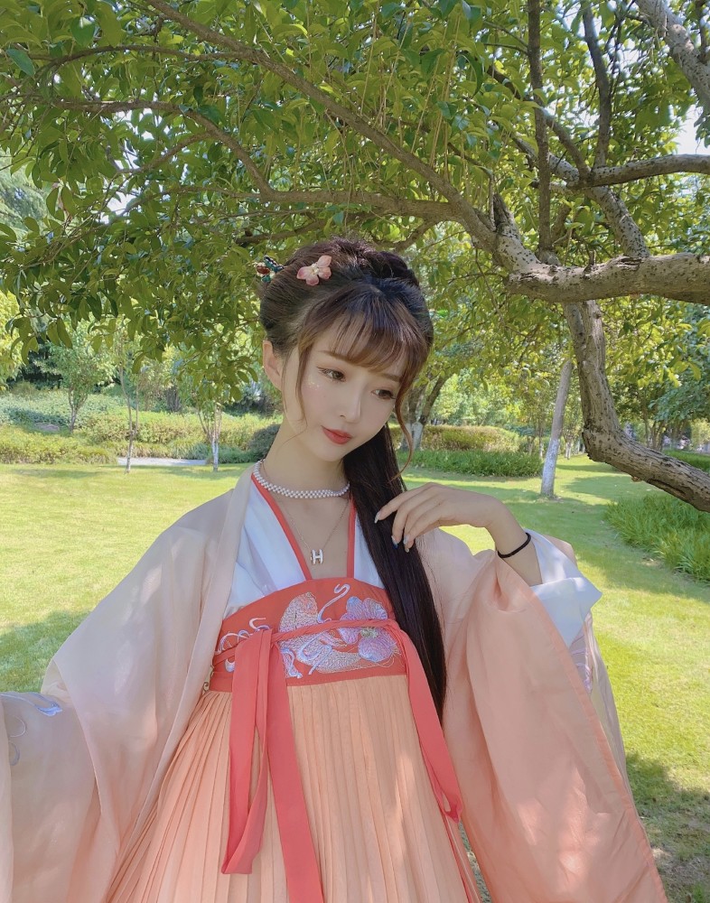 全网粉丝1700万的辛九儿让汉服出圈火成一种潮流