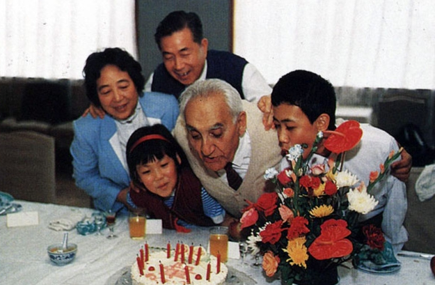 马海德|建国初贫穷落后时，为何马海德博士自愿放弃美国身份，加入中国