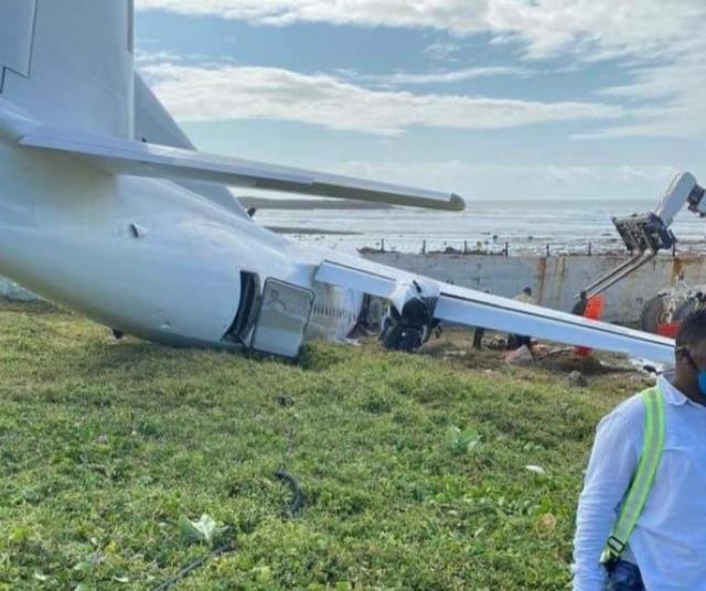 美国本土突发空难,一架飞机摔成一地零件,机上全部乘客死亡