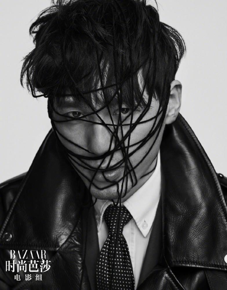 白宇黑白光影大片释出戏内戏外皆做追光者