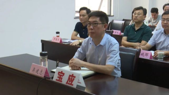 宝应县委常委,宣传部部长吴建志在宝应分会场参加收听收看.