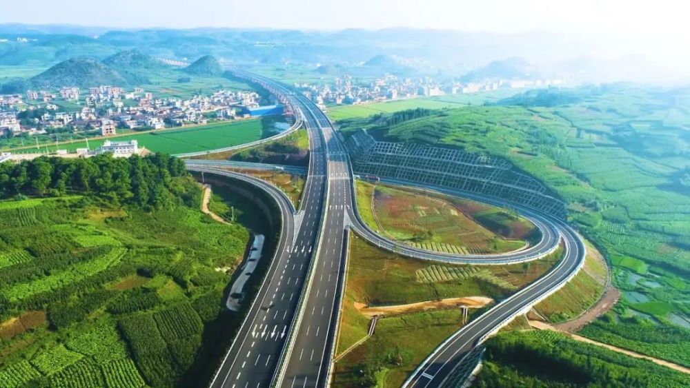 今天召夸至泸西高速公路正式通车20分钟串联红河曲靖