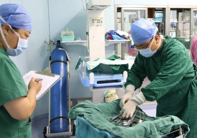 产妇隐私问题引热议,为什么妇产科会有男医生?来听听他们的解释