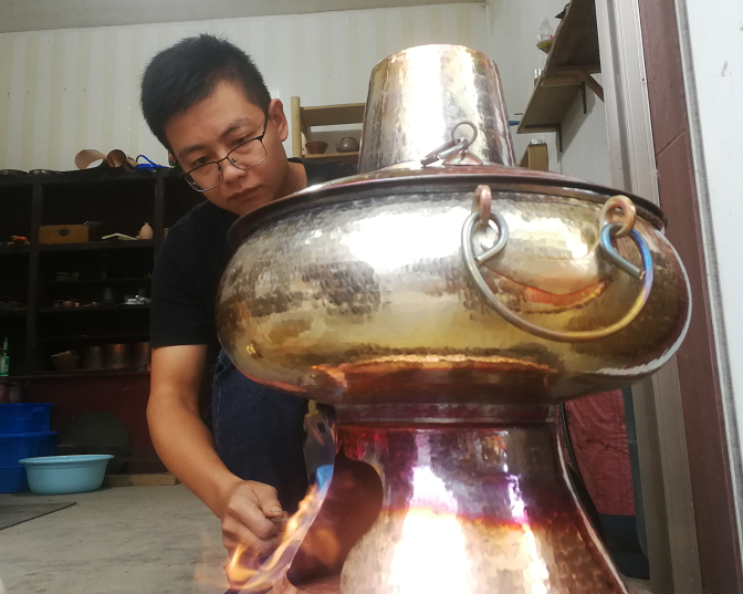 歙县|歙县坡山：湖北小伙子演绎“敲敲打打”的人生！