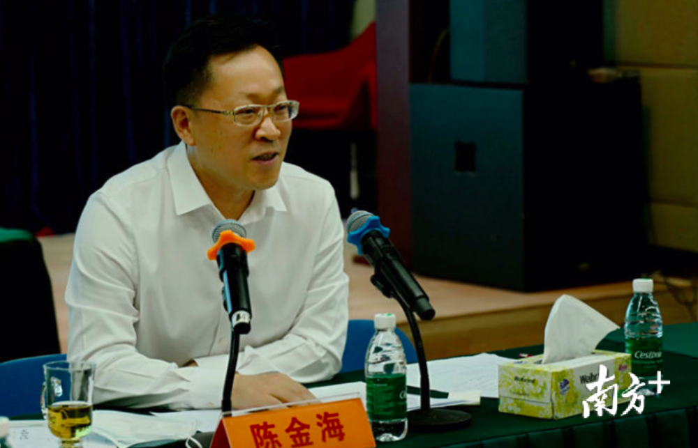 深圳本土作家王国猛新书发布全国文艺大咖参与研讨会点评