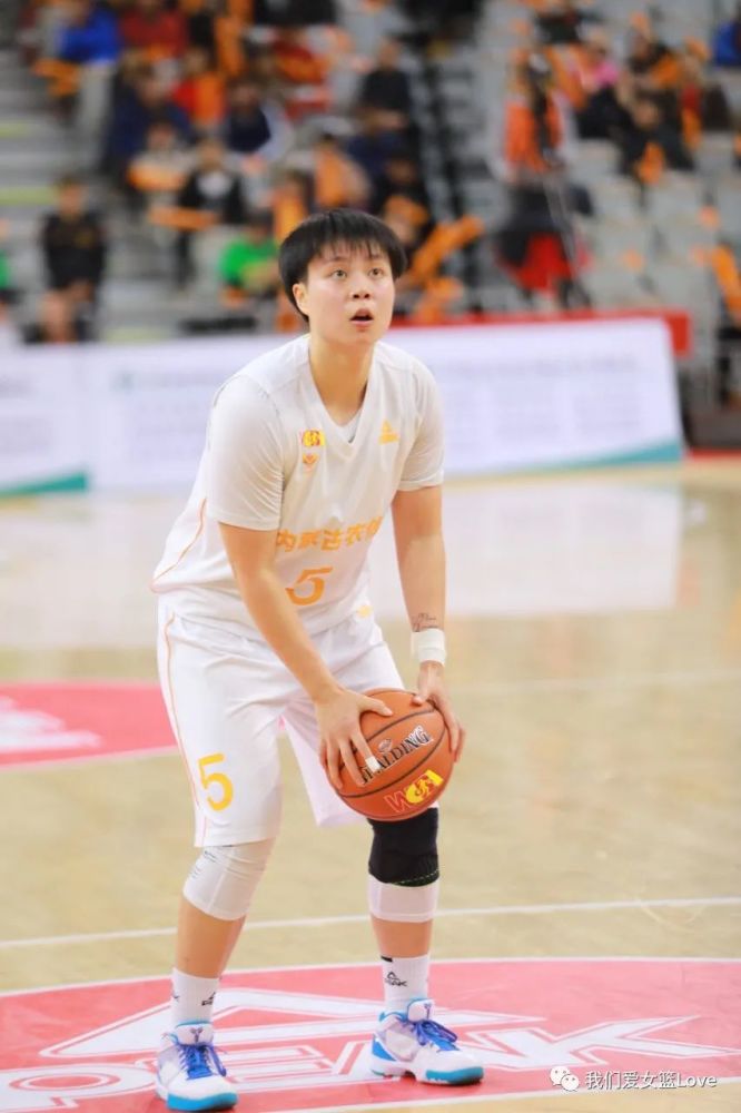 邱思玥加盟新疆