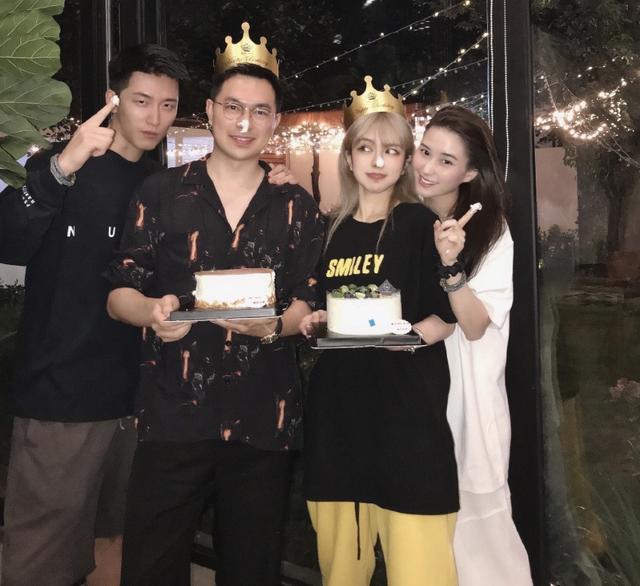 何超莲|何超莲窦骁现身云南，与众友人聚餐，频秀恩爱状态似蜜月