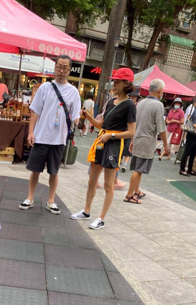 陈意涵|陈意涵一家三口罕有同框，一岁半儿子萌态可掬，老公头发灰白老了不少