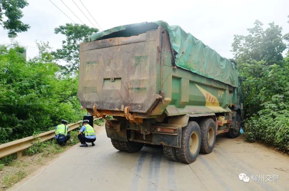 柳州泥头车与两车相撞1人不幸身亡因司机这样操作被判全责