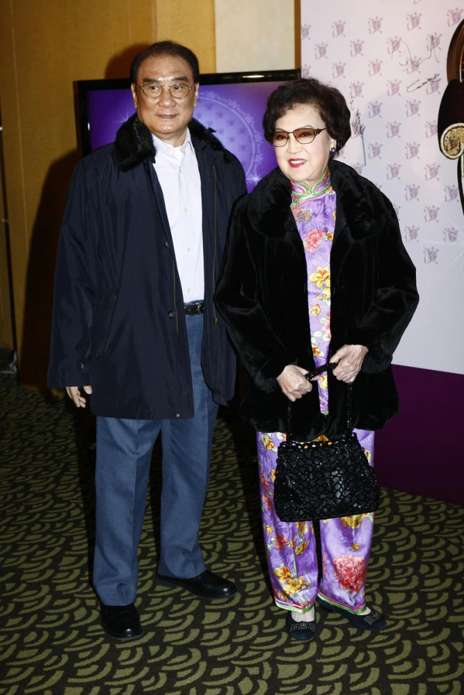 tvb|谭炳文设灵，众星送别，谢贤拄拐杖憔悴现身，TVB高层全数到齐