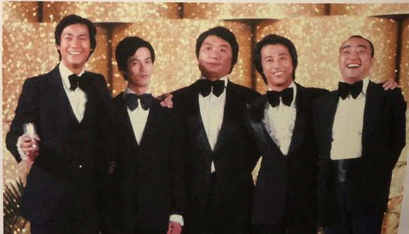 tvb|谭炳文设灵，众星送别，谢贤拄拐杖憔悴现身，TVB高层全数到齐