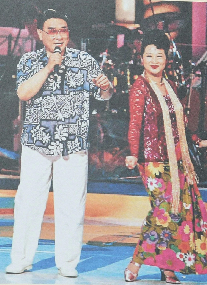 tvb|谭炳文设灵，众星送别，谢贤拄拐杖憔悴现身，TVB高层全数到齐