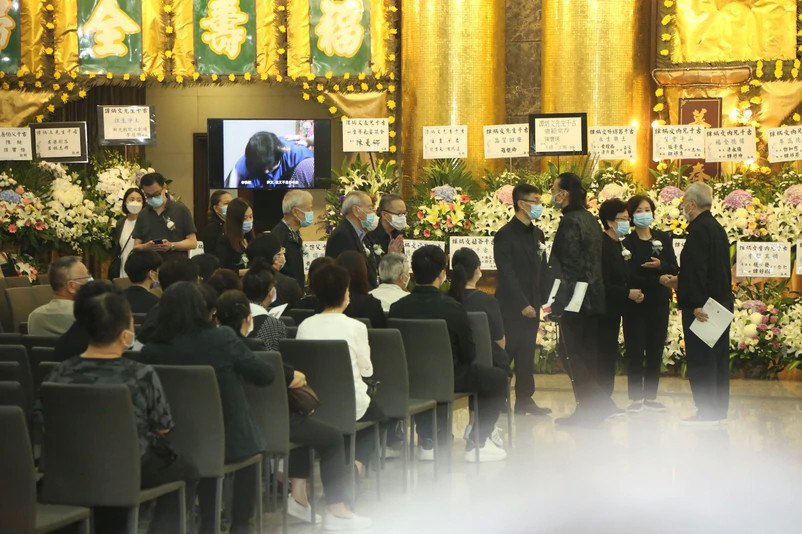 tvb|谭炳文设灵，众星送别，谢贤拄拐杖憔悴现身，TVB高层全数到齐