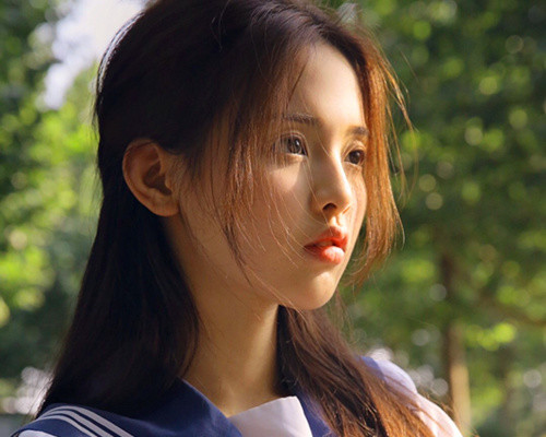 虞书欣|虞书欣自嘲头大，而两家粉丝早有摩擦，被质疑copy杨超越的文案