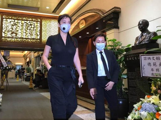 tvb|谭炳文设灵，众星送别，谢贤拄拐杖憔悴现身，TVB高层全数到齐