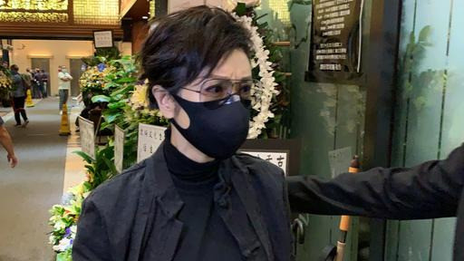 tvb|谭炳文设灵，众星送别，谢贤拄拐杖憔悴现身，TVB高层全数到齐