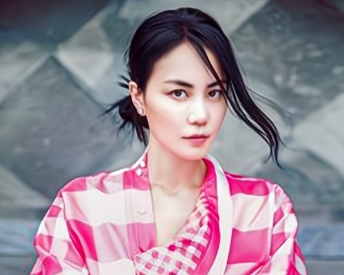 虞书欣|虞书欣自嘲头大，而两家粉丝早有摩擦，被质疑copy杨超越的文案