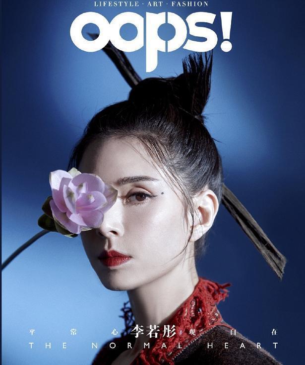 54岁李若彤t台走秀!领超模霸气开场,穿紧身裙美过 "小龙女"