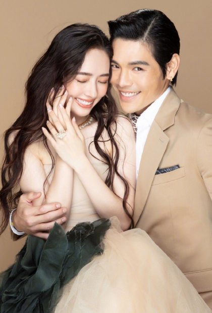 郭碧婷|国民好岳父！向佐陪产郭碧婷被郭爸宠成亲儿子，吃水果都给剥好皮