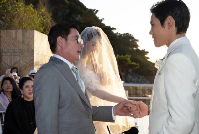 郭碧婷|国民好岳父！向佐陪产郭碧婷被郭爸宠成亲儿子，吃水果都给剥好皮