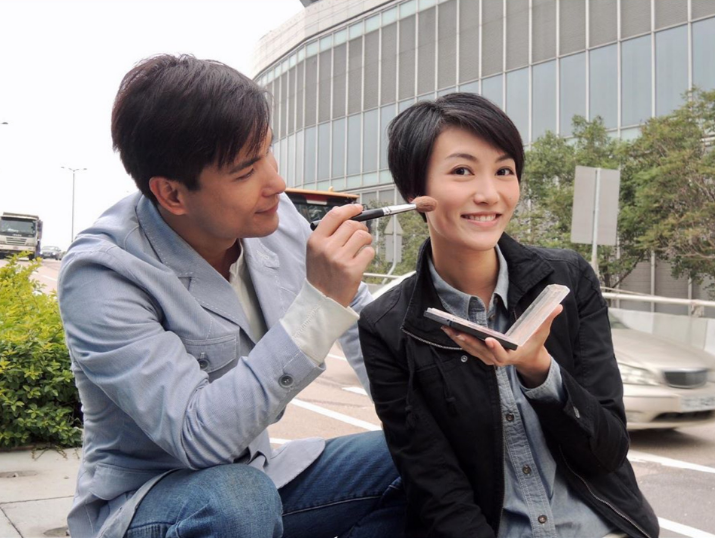 tvb|42岁TVB女星宣布离巢，效力12年晒往日照感触：值得用一生来回味