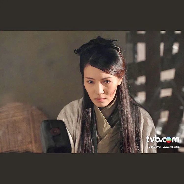 tvb|42岁TVB女星宣布离巢，效力12年晒往日照感触：值得用一生来回味